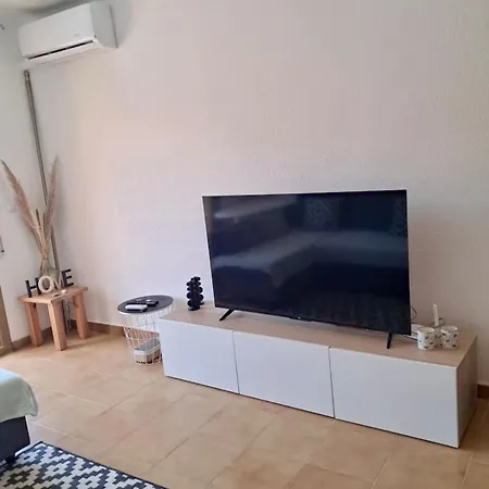 Apartment Beachfront 3br With Pool Views, Sleeps 10