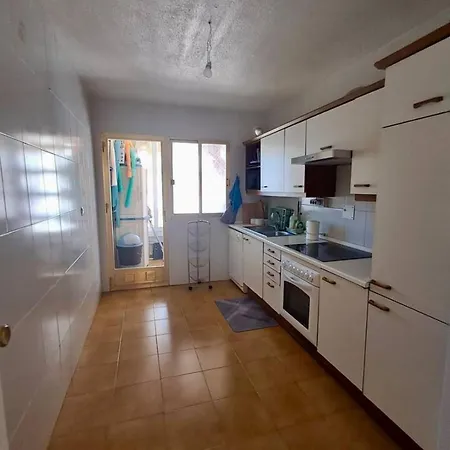 Apartment Beachfront 3br With Pool Views, Sleeps 10